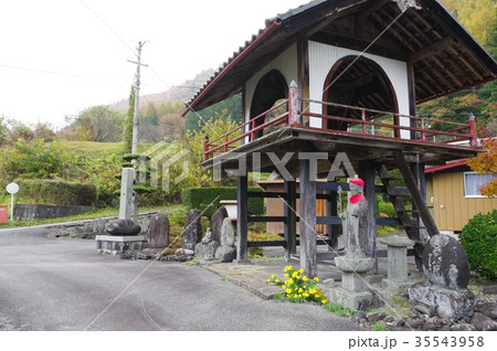 信州の文化財 名工 守屋貞治の石仏 か羅陀山地蔵大菩薩のある長野県木曽町三岳普門寺 鐘楼門 信州の文化財 名工 守屋貞治の石仏 か羅陀山地蔵大菩薩のある長野県木曽町三岳普門寺 鐘楼門 35543958