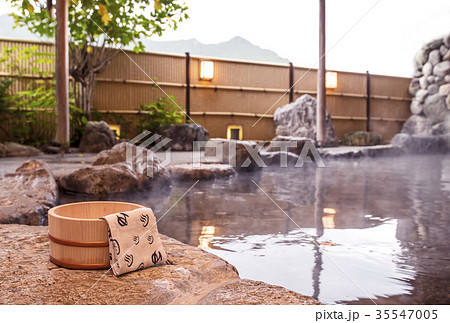 露天風呂の風景 温泉イメージ いで湯 温泉情緒 イメージ素材 露天風呂の風景 温泉イメージ いで湯 温泉情緒 イメージ素材 35547005