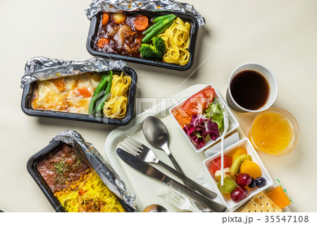 一般的な機内食　Set inflight meal of economy class 35547108