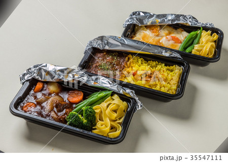 一般的な機内食　Set inflight meal of economy class 35547111
