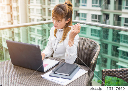 Senior asian businesswoman working in modern office 35547660