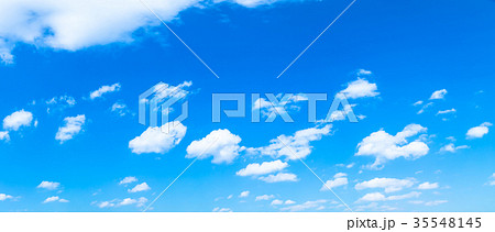 雲　積雲　青い空　白い雲　秋の空　冬の空　背景用素材　クラウド　青空　合成用背景 35548145