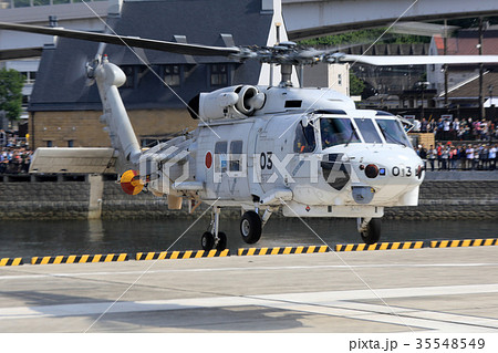 SH-60K　ヘリコプターの離陸 35548549
