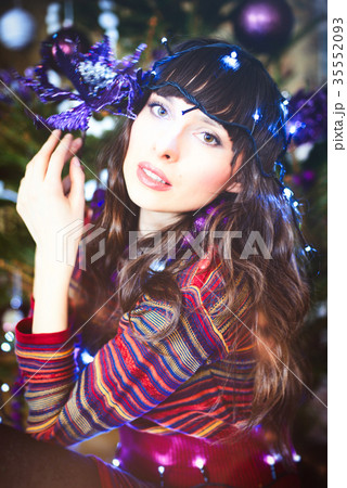 Beauty glamor Woman celebrating Christmas Beauty glamor Woman celebrating Christmas 35552093