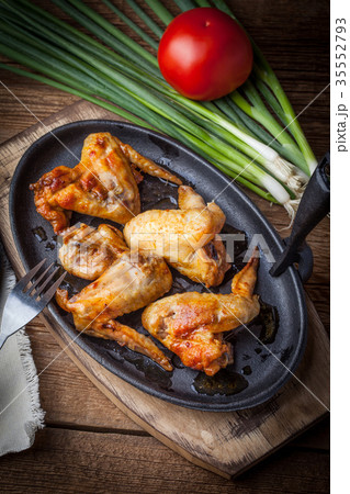 Fried chicken wings. Fried chicken wings. 35552793