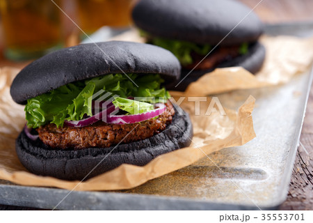 Black burger 35553701