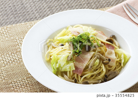 ベーコンとぶなしめじの和風パスタ12 ベーコンとぶなしめじの和風パスタ12 35554825