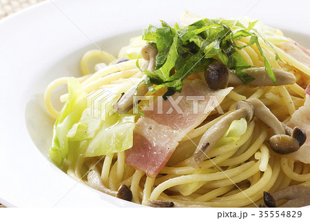 ベーコンとぶなしめじの和風パスタ16 35554829