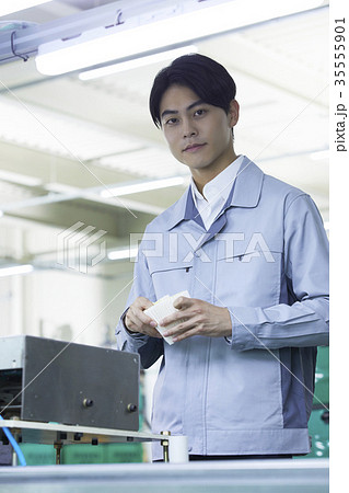 工場 生産ライン 作業服 35555901