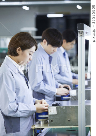 工場 生産ライン 作業 35555909