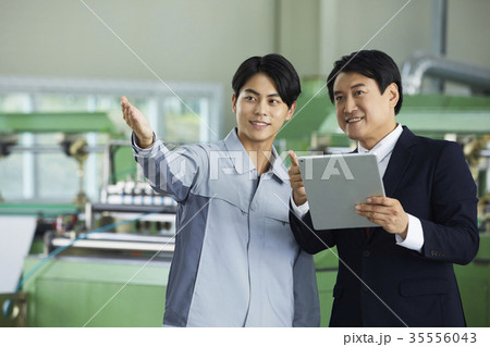 工場 仲間 同僚 35556043