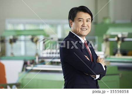 工場 東洋人 ビジネスマン 35556058