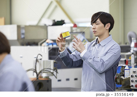 検査 工場 東洋人 35556149