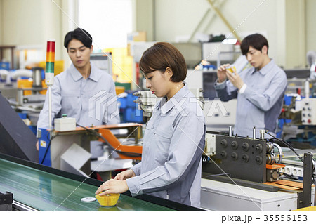 工場 生産ライン 作業 35556153