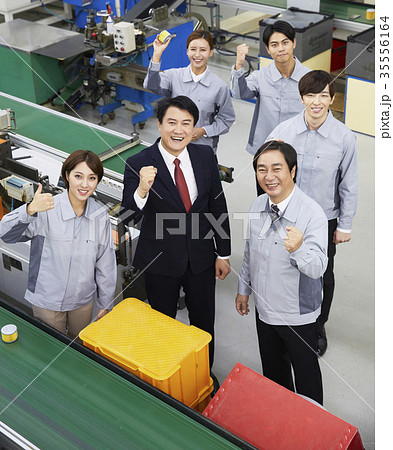 工場 仲間 同僚 35556164