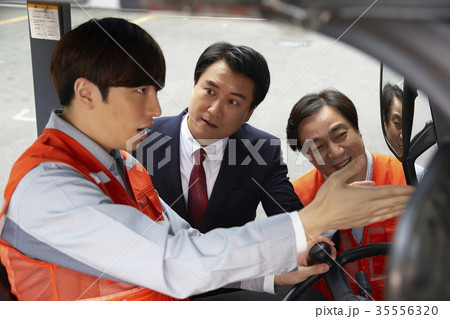 工場 会話 対話 35556320