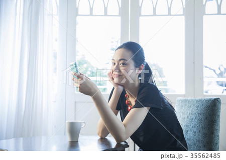 若い女性 若い女性 35562485