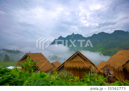 Hut and Doi Luang Mountain in Chiang Dao 35562773