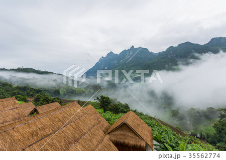 Hut and Doi Luang Mountain in Chiang Dao 35562774