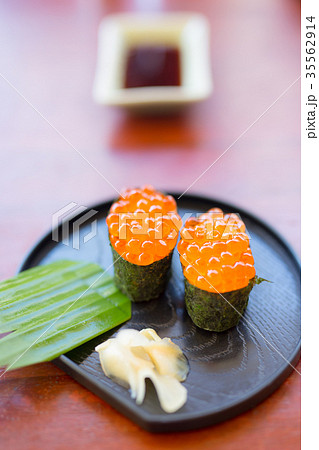 Sushi with caviar on a black plate with ginger 35562914