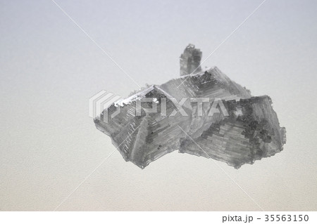 ピラミッドの様な塩の結晶 35563150