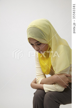 unhappy woman 35563381