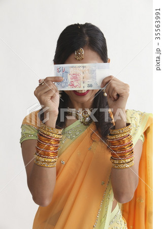 indian woman holing cash 35563991