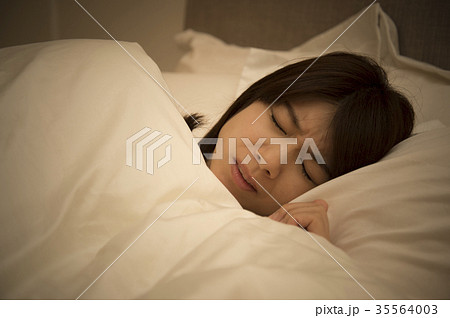 眠れない女性 眠れない女性 35564003
