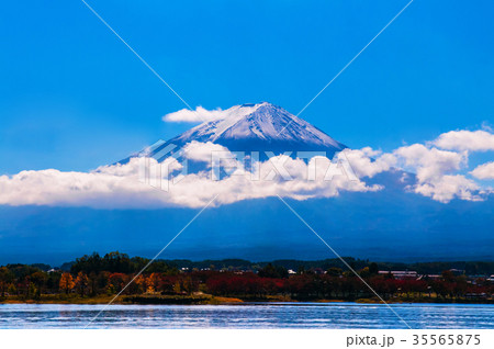 Fujiyama in autumn, Kawaguchiko, Japan Fujiyama in autumn, Kawaguchiko, Japan 35565875