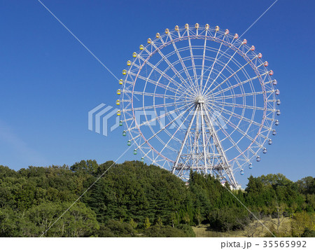 リニモ公園西駅からモリコロパーク観覧車を望む リニモ公園西駅からモリコロパーク観覧車を望む 35565992