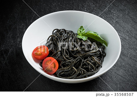 いかすみパスタ　Squid Ink Spaghetti (Italian) 35568507