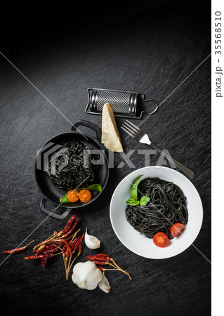 いかすみパスタ　Squid Ink Spaghetti (Italian) 35568510
