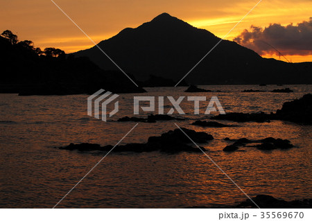 城山公園から見た若狭富士の夕景 35569670