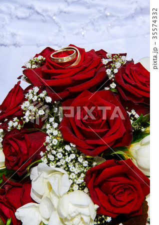 wedding bouquet red roses 35574332