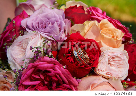 wedding bouquet red roses 35574333