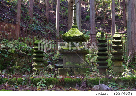 信州上田の文化財　常楽寺石造多宝塔と石造多層塔　国重要文化財指定の多宝塔 35574608