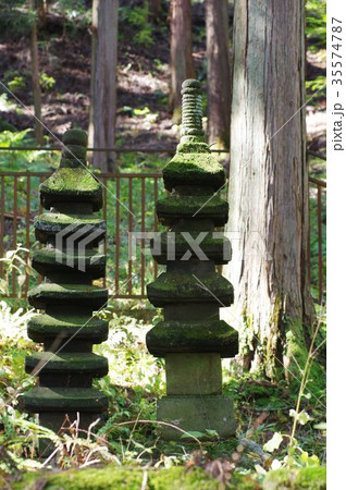 信州上田の文化財 常楽寺石造多層塔 散逸した石塔を集めた 市指定文化財 信州上田の文化財 常楽寺石造多層塔 散逸した石塔を集めた 市指定文化財 35574787