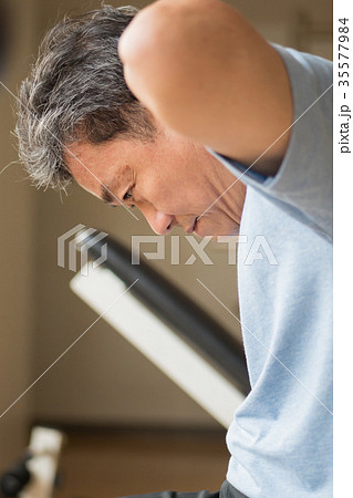 senior man working out core belly muscle senior man working out core belly muscle 35577984
