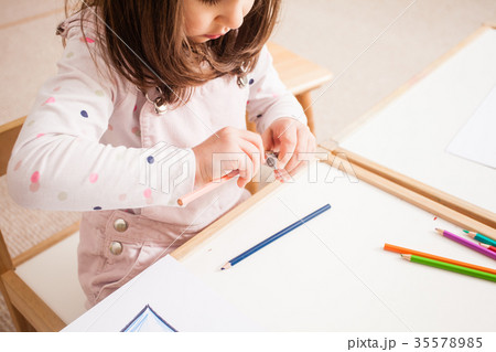 Drawing lesson in kindergarten Drawing lesson in kindergarten 35578985