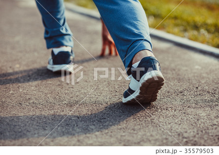 The man is ready to run The man is ready to run 35579503