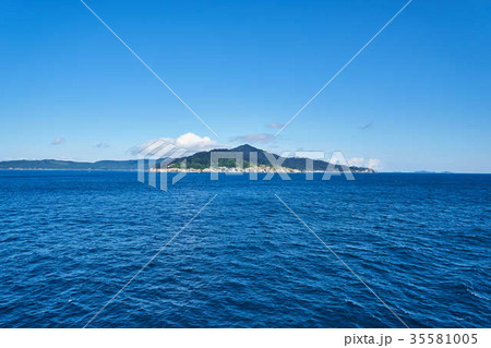 船上からの金華山と牡鹿半島 35581005