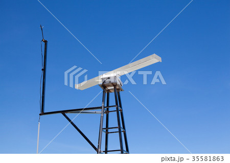 The radar and navigator system 35581863