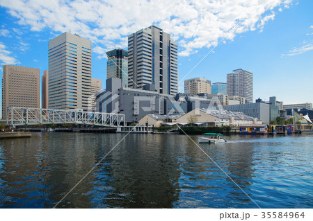 天王洲アイルの高層ビル群と青空 35584964