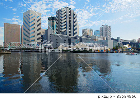 天王洲アイルの高層ビル群と青空 35584966