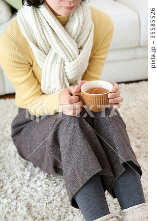 暖かい飲み物を飲む 35585526