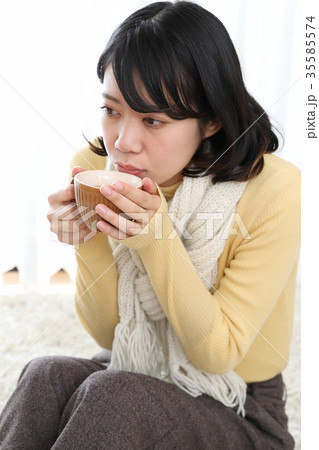 暖かい飲み物を飲む 35585574