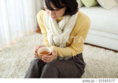 暖かい飲み物を飲む 35585577
