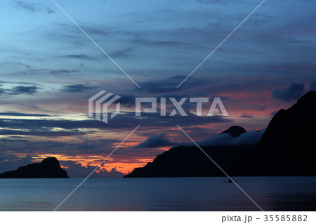 Boracay in the evening Boracay in the evening 35585882