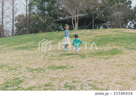 1 year old　&　6 years old 35586938