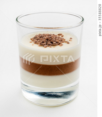 chocolate panna cotta 35588820